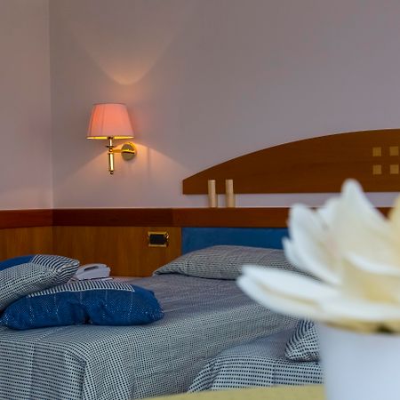 Hotel Futura Centro Congressi Napoli Esterno foto