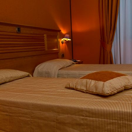 Hotel Futura Centro Congressi Napoli Esterno foto