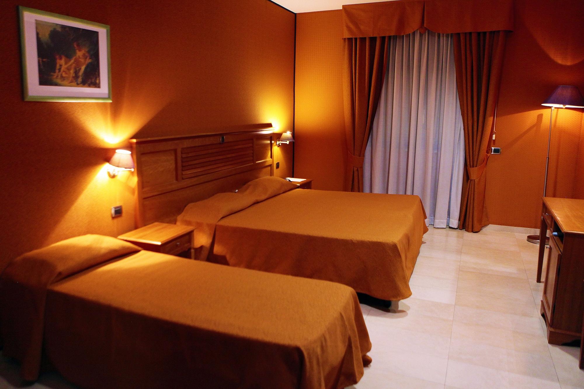 Hotel Futura Centro Congressi Napoli Esterno foto