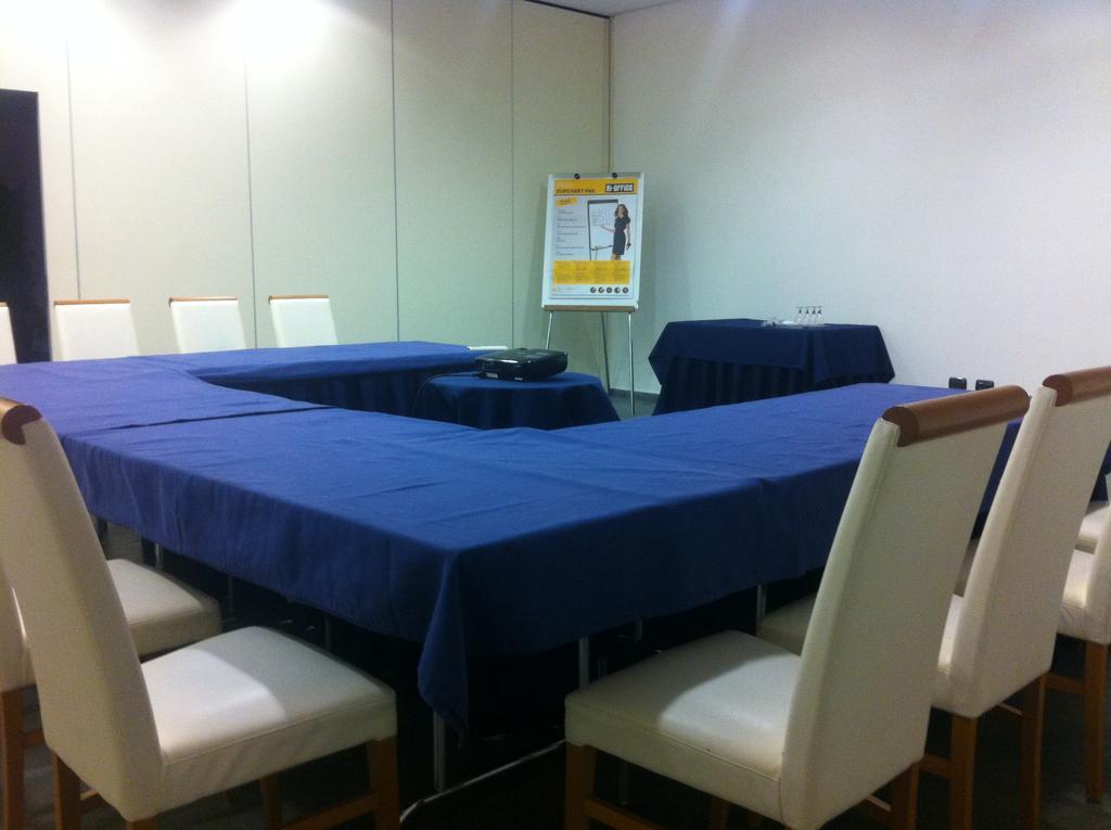 Hotel Futura Centro Congressi Napoli Esterno foto