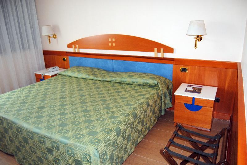 Hotel Futura Centro Congressi Napoli Esterno foto