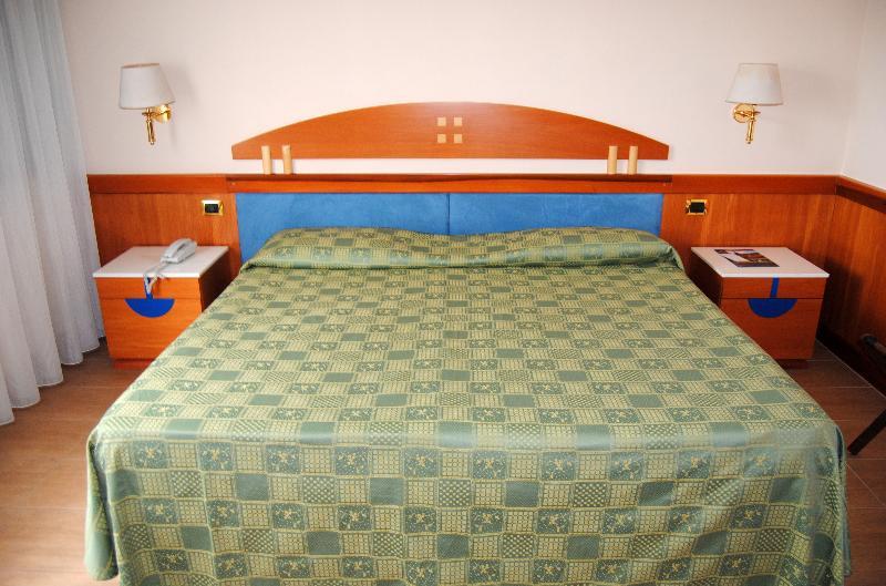 Hotel Futura Centro Congressi Napoli Esterno foto